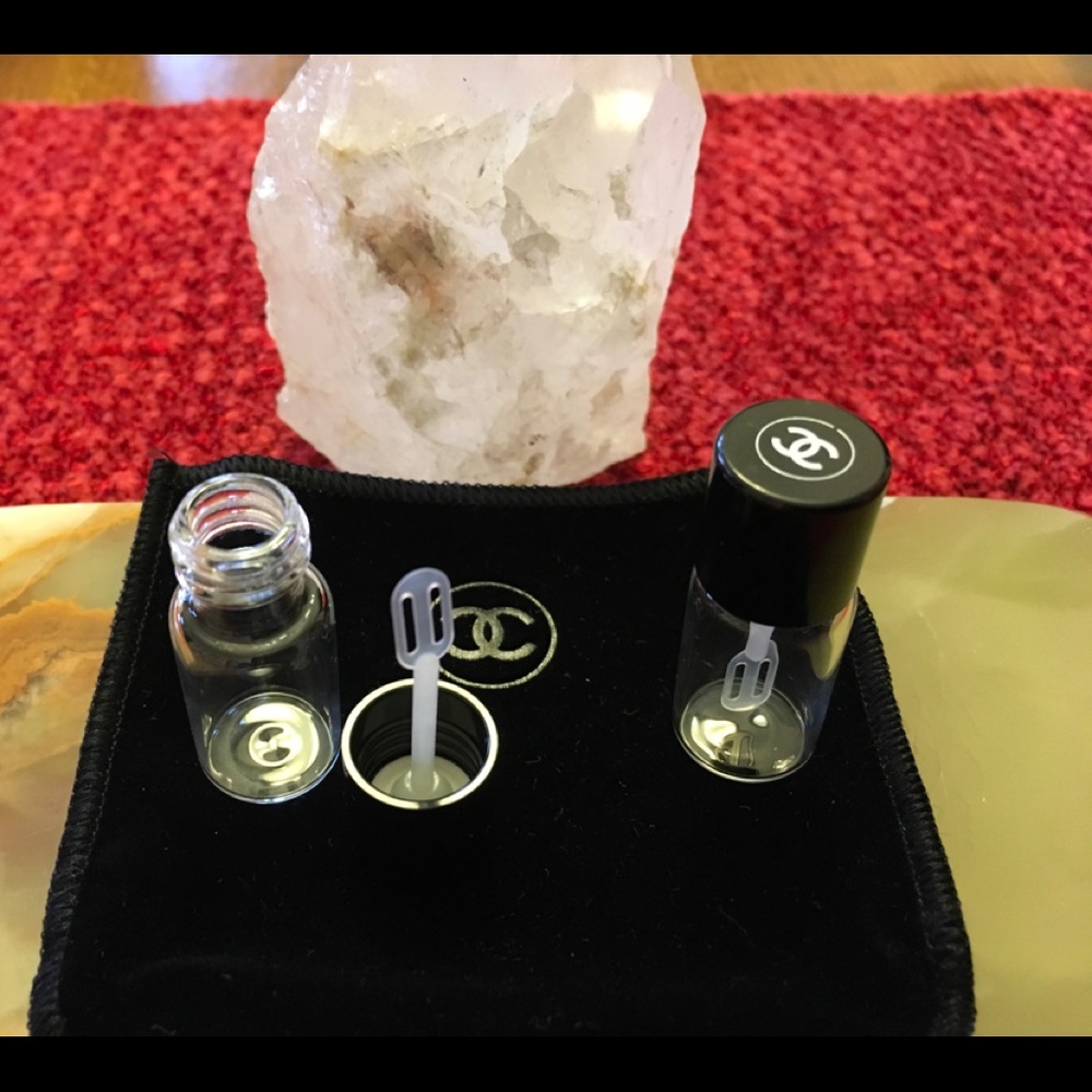 2-glass bottle and velvet case